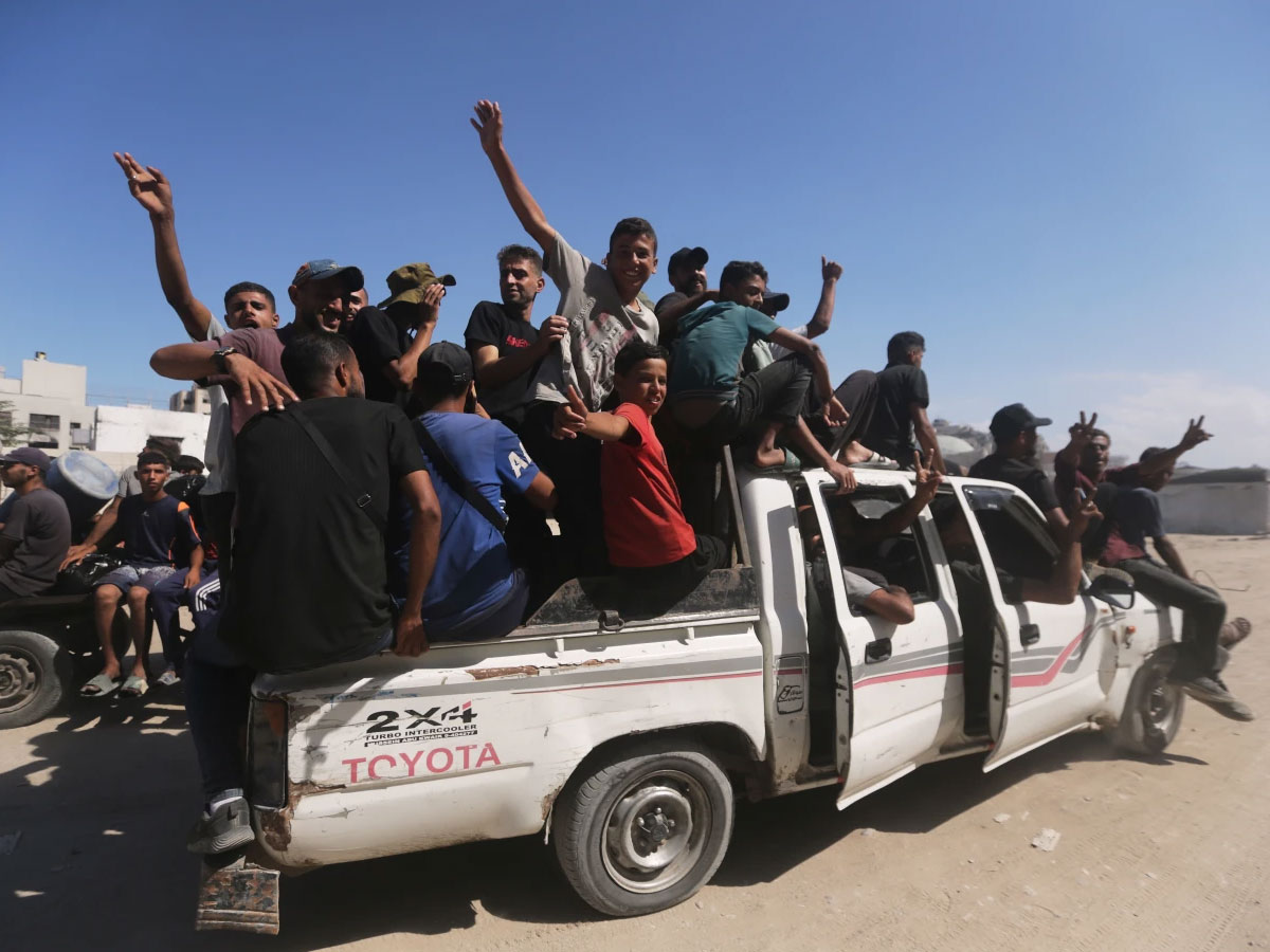 हम साथ-साथ हैं