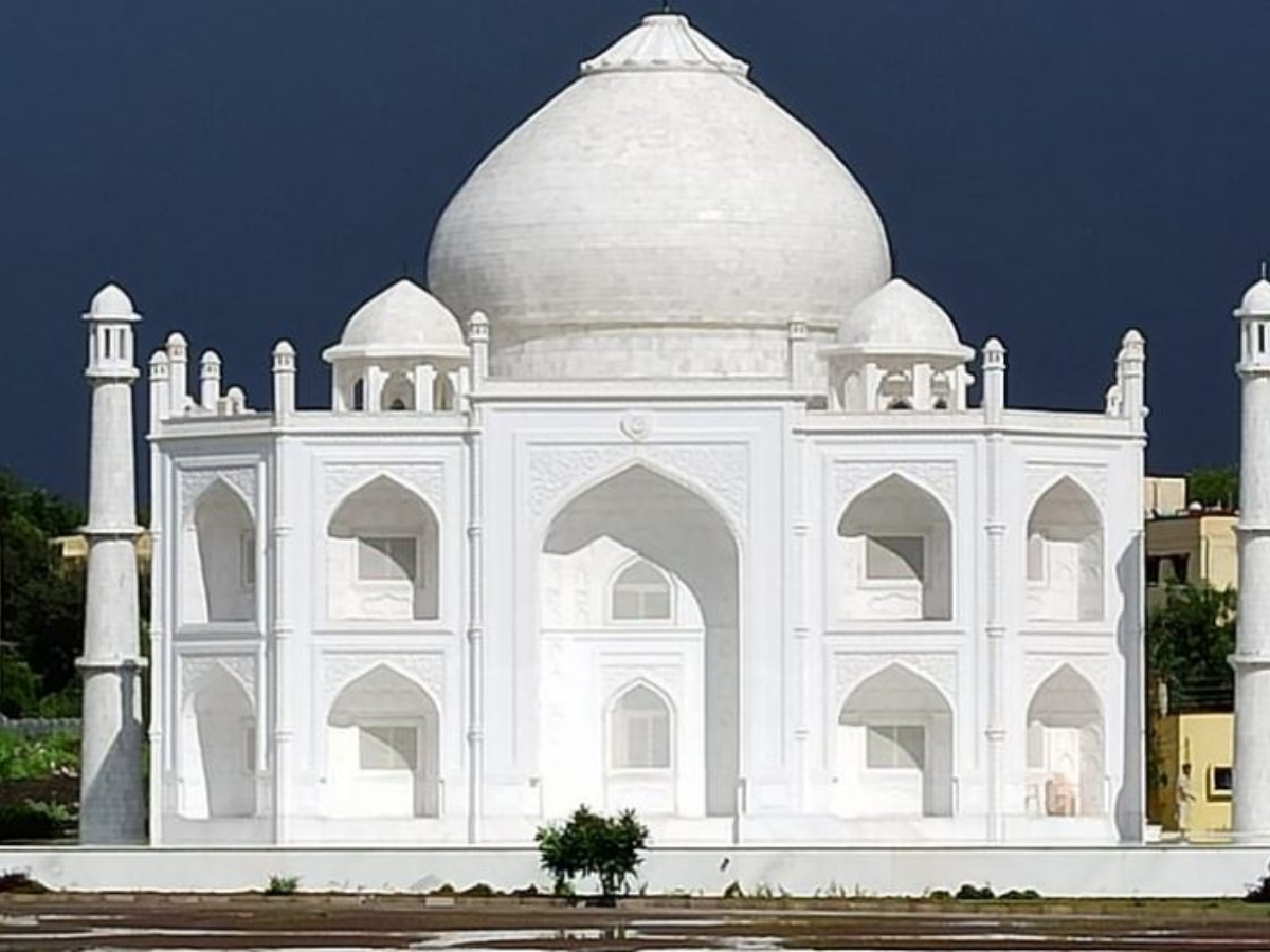 किसने किया है एमपी ताज महल का निर्माण