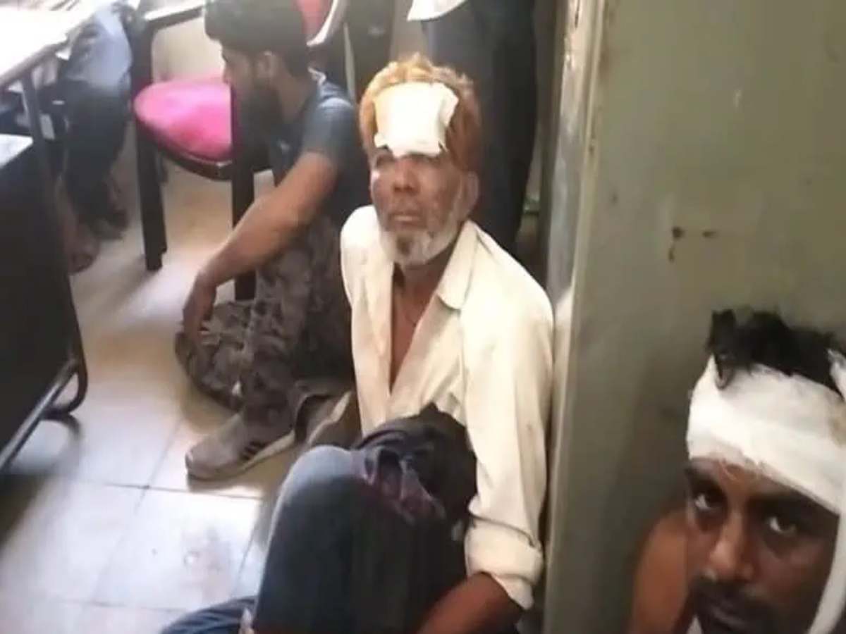 Maharashtra: बैल ले जा रहे 7 मुस्लिम युवकों पर हमला, बेरहमी से बरसाई लाठियां Maharashtra: बैल ले जा रहे 7 मुस्लिम युवकों पर हमला, बेरहमी से बरसाई लाठियां