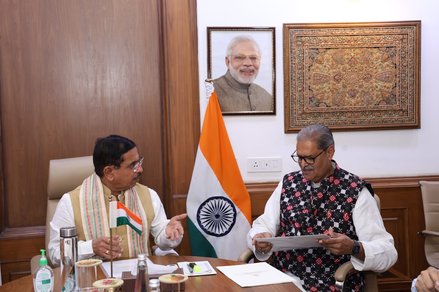 ଶୁଣୁନି ଏଫ୍ସିଆଇ: ଚାଷୀଙ୍କଠୁ ଅଧିକ ଧାନ କିଣି ଅଡ଼ୁଆରେ ରାଜ୍ୟ ସରକାର ଶୁଣୁନି ଏଫ୍ସିଆଇ: ଚାଷୀଙ୍କଠୁ ଅଧିକ ଧାନ କିଣି ଅଡ଼ୁଆରେ ରାଜ୍ୟ ସରକାର