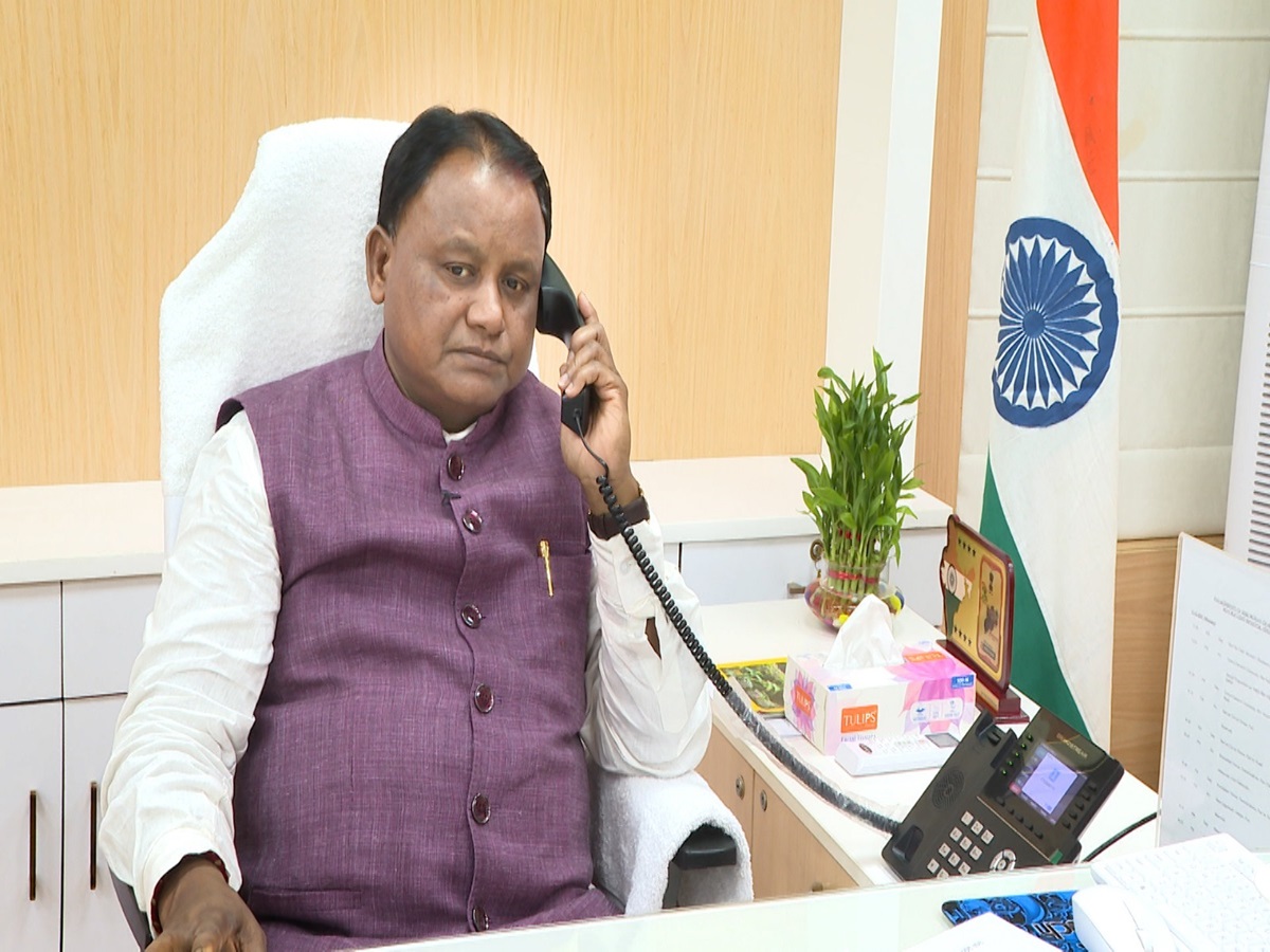 ପଶ୍ଚିମବଙ୍ଗ ଦୁର୍ଗାପୁରରେ ପୀଡିତା ଓଡ଼ିଆ ଝିଅ ସହିତ ଫୋନ୍ ରେ କଥା ହେଲେ ମୁଖ୍ୟମନ୍ତ୍ରୀ ପଶ୍ଚିମବଙ୍ଗ ଦୁର୍ଗାପୁରରେ ପୀଡିତା ଓଡ଼ିଆ ଝିଅ ସହିତ ଫୋନ୍ ରେ କଥା ହେଲେ ମୁଖ୍ୟମନ୍ତ୍ରୀ