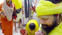 अचानक प्रेमानंद महाराज के दर्शन को पहुंचे बागेश्वर धाम के धीरेंद्र शास्त्री, आशीर्वाद लेकर जाना स्वास्थ्य का हाल