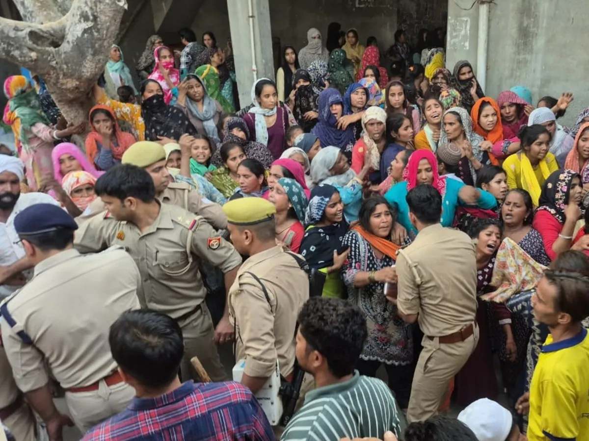 Baghpat Murder: सपा नेता समेत 29 के खिलाफ FIR; मौलाना के परिवार की हत्या, जानें पूरा केस Baghpat Murder: सपा नेता समेत 29 के खिलाफ FIR; मौलाना के परिवार की हत्या, जानें पूरा केस