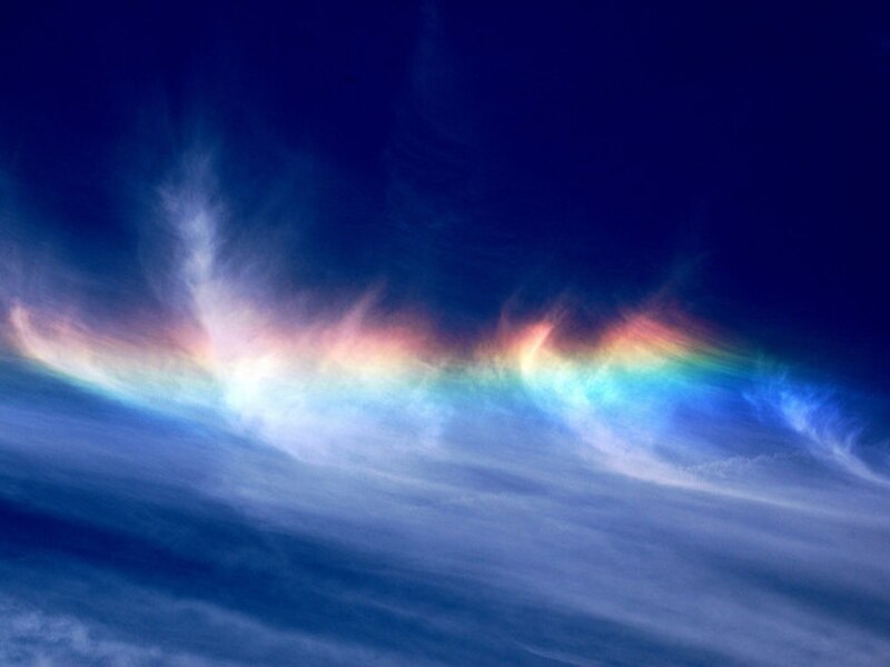 fire rainbow phenomenon in sky mystical colors explained | आसमान में ...
