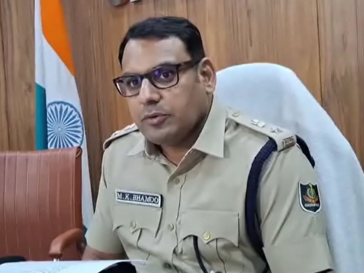Odisha News: ସମ୍ବଲପୁରରୁ ୫୧୦୦ ବୋତଲ କଫ ସିରଫ ଜବତ୍,୨୦ ଗିରଫ Odisha News: ସମ୍ବଲପୁରରୁ ୫୧୦୦ ବୋତଲ କଫ ସିରଫ ଜବତ୍,୨୦ ଗିରଫ