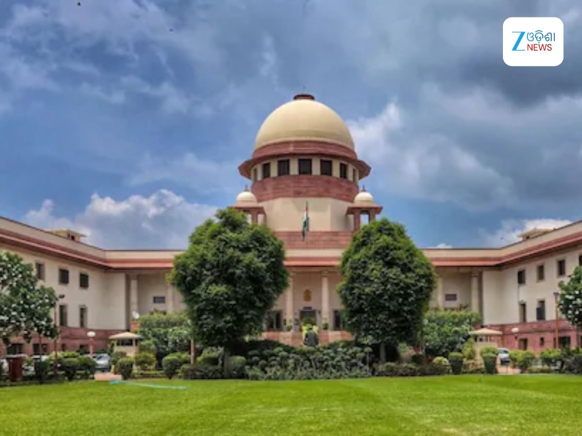 Supreme Court: ସ୍ୱାମୀଙ୍କୁ ବୋକା ଭାବନ୍ତୁ ନାହିଁ, କାହିଁକି ଏପରି କହିଲେ ସୁପ୍ରିମକୋର୍ଟ Supreme Court: ସ୍ୱାମୀଙ୍କୁ ବୋକା ଭାବନ୍ତୁ ନାହିଁ, କାହିଁକି ଏପରି କହିଲେ ସୁପ୍ରିମକୋର୍ଟ