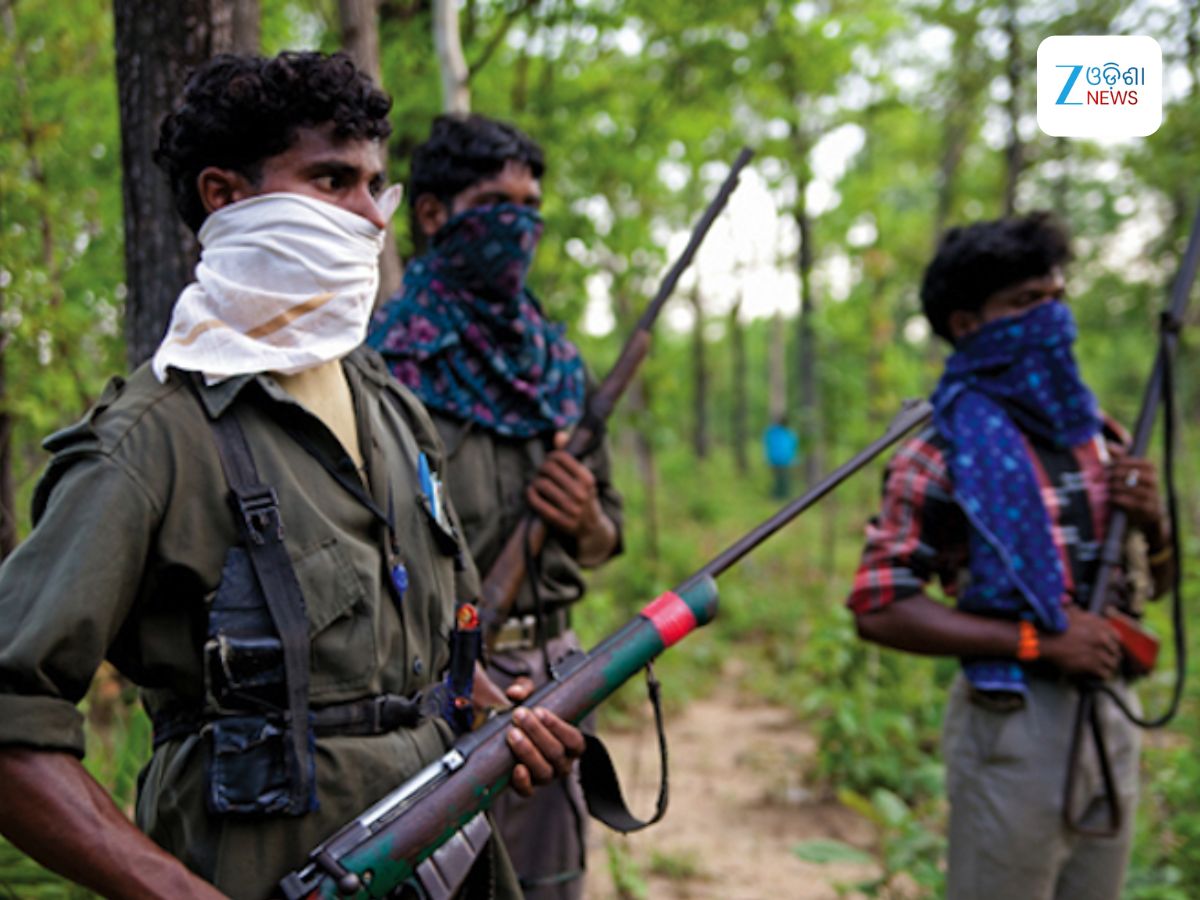 Maharastra News: ନକ୍ସଲ ସଂଗଠନକୁ ବଡ଼ ଝଟକା, ୬୦ ସହଯୋଗୀଙ୍କ ସହ ଆତ୍ମସମର୍ପଣ କଲେ ନକ୍ସଲ ନେତା Maharastra News: ନକ୍ସଲ ସଂଗଠନକୁ ବଡ଼ ଝଟକା, ୬୦ ସହଯୋଗୀଙ୍କ ସହ ଆତ୍ମସମର୍ପଣ କଲେ ନକ୍ସଲ ନେତା