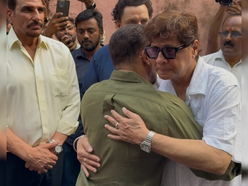 फिरोज खान के लगे गले