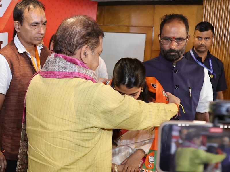 मैथिली ठाकुर अब राजनीति में नई पारी शुरू करेंगी