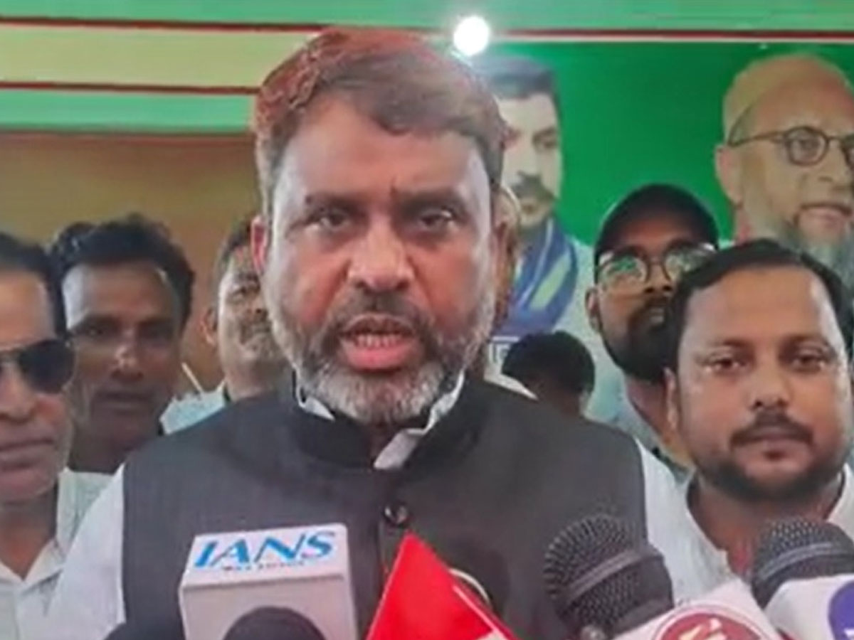 ओवैसी की AIMIM ने रावण के साथ मिलकर बनाया तीसरा मोर्चा, तेजस्वी का बिगड़ेगा खेल ओवैसी की AIMIM ने रावण के साथ मिलकर बनाया तीसरा मोर्चा, तेजस्वी का बिगड़ेगा खेल