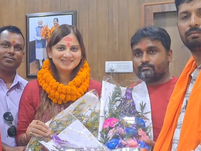  भगवानपुर में स्थित नए आवास में रहते हैं-