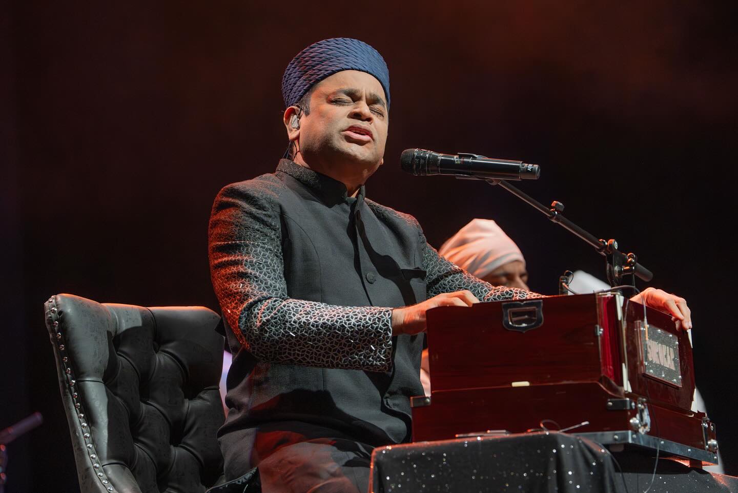 58 Years Old Hindu Singer Converted Muslim Not Liked Dilip Kumar Name ...