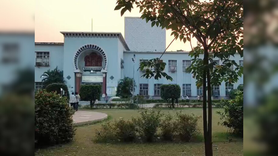 AMU में होली के बाद अब दीवाली पर भी तनाव; हिंदूवादी छात्रों ने यूनिवर्सिटी प्रशासन को दिया 24 घंटे का अल्टीमेटम!