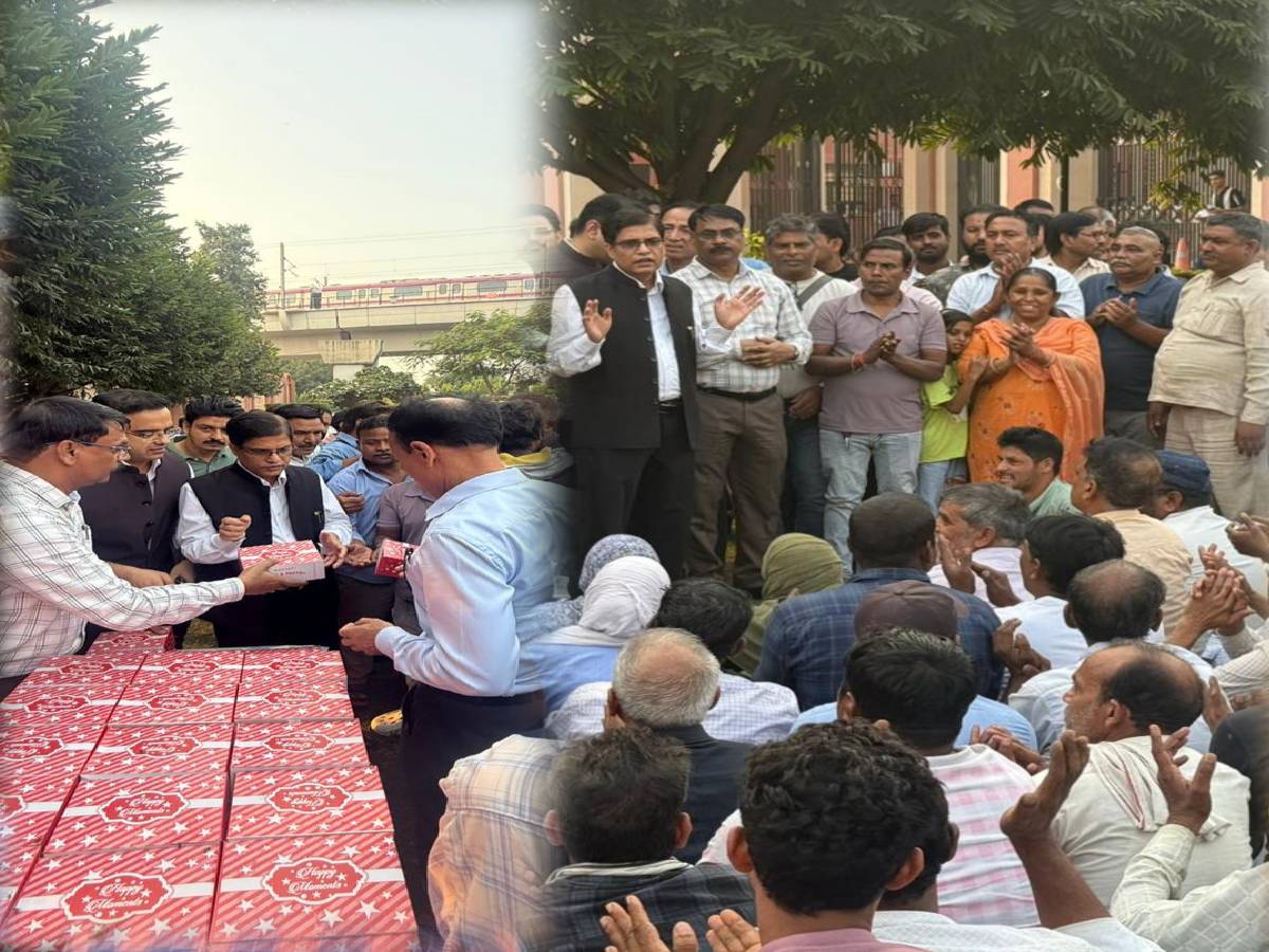 जामिया में दीपवली की धूम, वाइस चांसलर ने कैंपस के सफाई कर्मियों के साथ बांटी खुशियां जामिया में दीपवली की धूम, वाइस चांसलर ने कैंपस के सफाई कर्मियों के साथ बांटी खुशियां