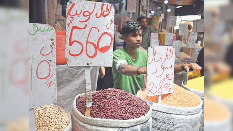 पाकिस्तान में महंगाई का तूफान; गेहूं और रोजमर्रा की वस्तुओं के दाम छूने लगे आसमान!