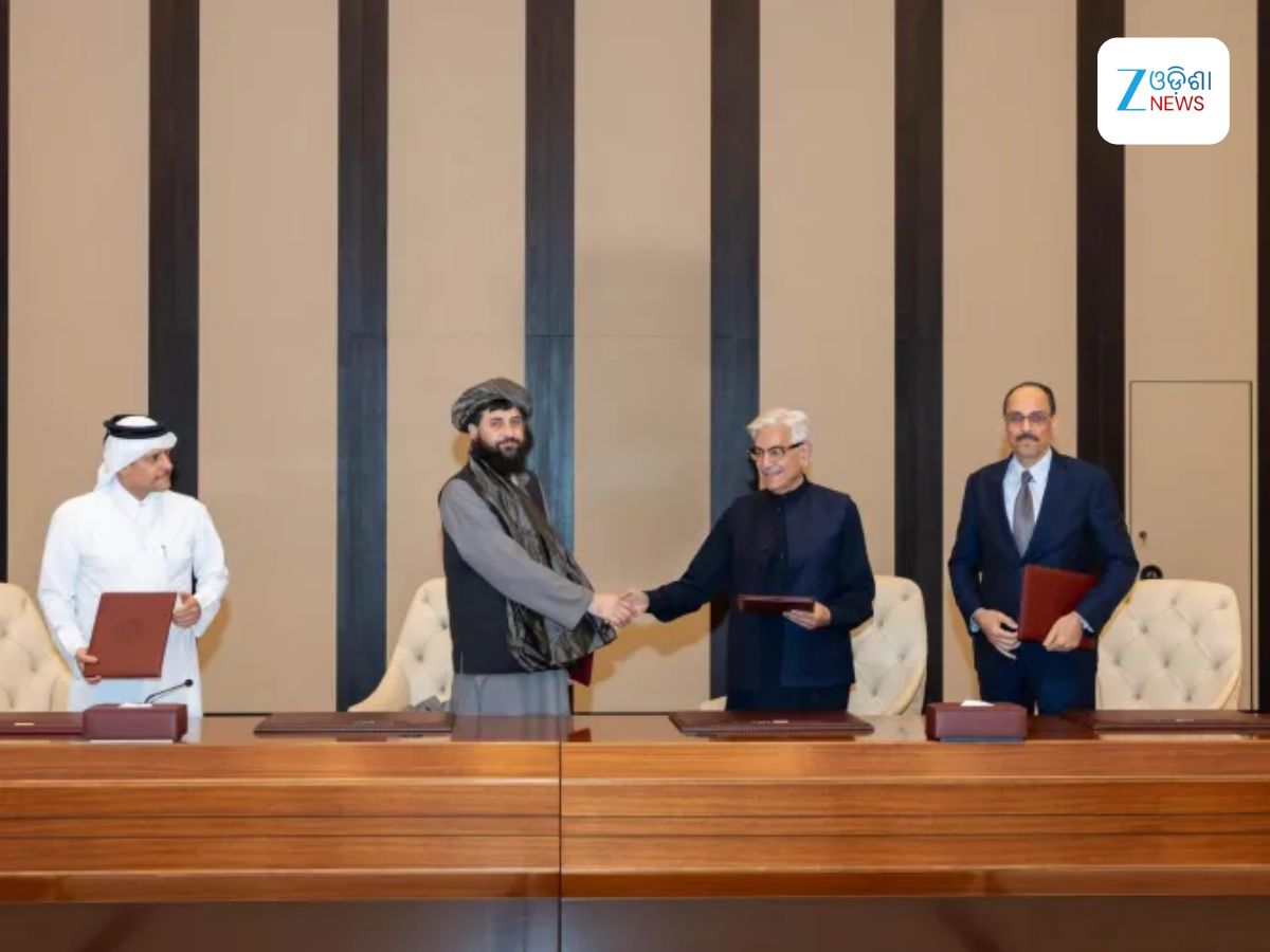 Afghanistan Pakistan Ceasefire: ପାକିସ୍ତାନର ଏୟାର ଷ୍ଟ୍ରାଇକରେ ଆପଗାନିସ୍ତାନର ୩ କ୍ରିକେଟରଙ୍କ ମୃତ୍ୟୁ, ଯୁଦ୍ଧ ବିରତୀ ପାଇଁ ଉଭୟ ରାଷ୍ଟ୍ର ରାଜି Afghanistan Pakistan Ceasefire: ପାକିସ୍ତାନର ଏୟାର ଷ୍ଟ୍ରାଇକରେ ଆପଗାନିସ୍ତାନର ୩ କ୍ରିକେଟରଙ୍କ ମୃତ୍ୟୁ, ଯୁଦ୍ଧ ବିରତୀ ପାଇଁ ଉଭୟ ରାଷ୍ଟ୍ର ରାଜି