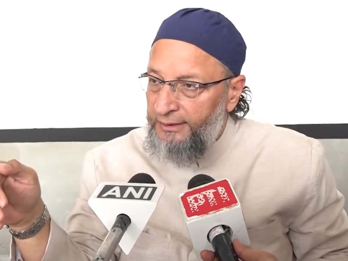 Russia में फंसे अहमद के लिए ओवैसी ने उठाई आवाज़; इस शख्स को गिरफ्तार करने की मांग Russia में फंसे अहमद के लिए ओवैसी ने उठाई आवाज़; इस शख्स को गिरफ्तार करने की मांग