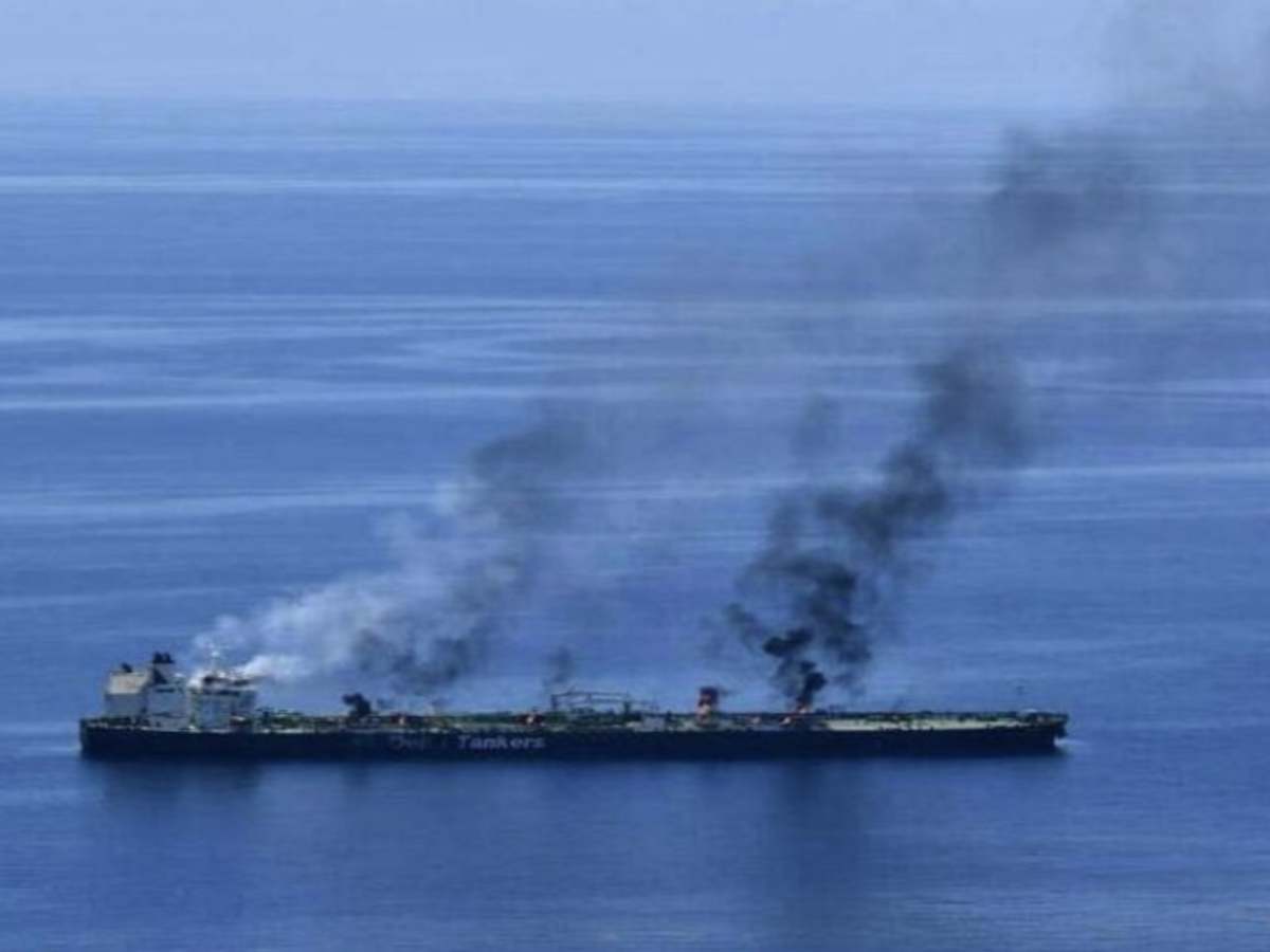Yemen: हमला या फिर तकनीकी खराबी से विस्फोट? 23 भारतीयों को शिप से निकाला Yemen: हमला या फिर तकनीकी खराबी से विस्फोट? 23 भारतीयों को शिप से निकाला