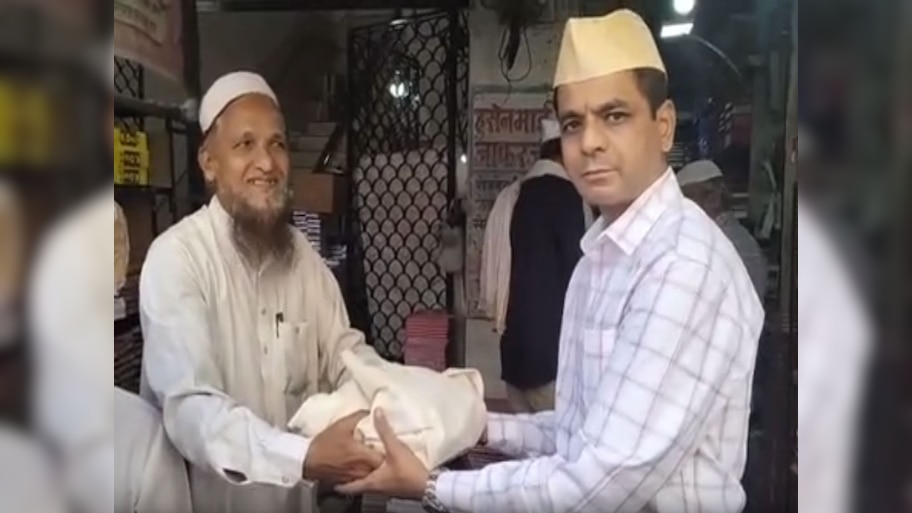 Pune News: नफरत का अजेंडा ध्वस्त! मुस्लिम दुकानदारों से हिन्दू ग्राहकों ने की जमकर खरीदारी