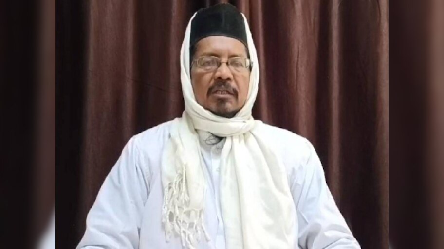 शनिवारवाड़ा में नमाज पढ़ने पर भड़के मौलाना शहाबुद्दीन, मुसलमानों को मस्जिद में इबादत करने की दी नसीहत