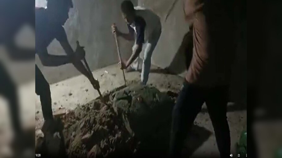 Mirzapur: गांव में एक भी मुसलमान नहीं, फिर कैसे बन गया मज़ार; हिंदू संगठनों ने तोड़ा