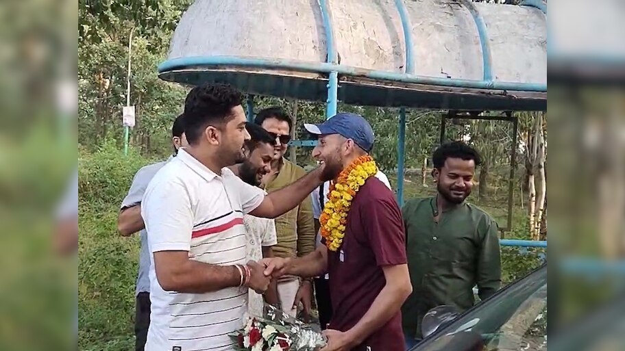 कश्मीर फेरीवाले नजाकत अली को BJP नेता ने क्यों दी इतनी इज्ज़त; पहलगाम हमले के बाद हुए थे मशहूर