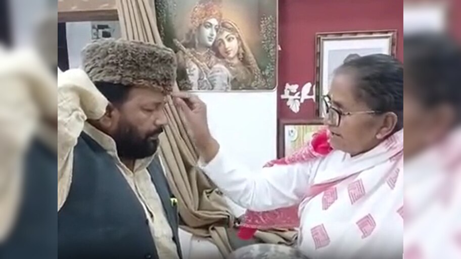 संभल में मंत्री गुलाब देवी ने मौलाना भाई को लगाया तिलक, शादी में 'भात' देने की रस्म भी निभाते हैं फिरोज़ खां