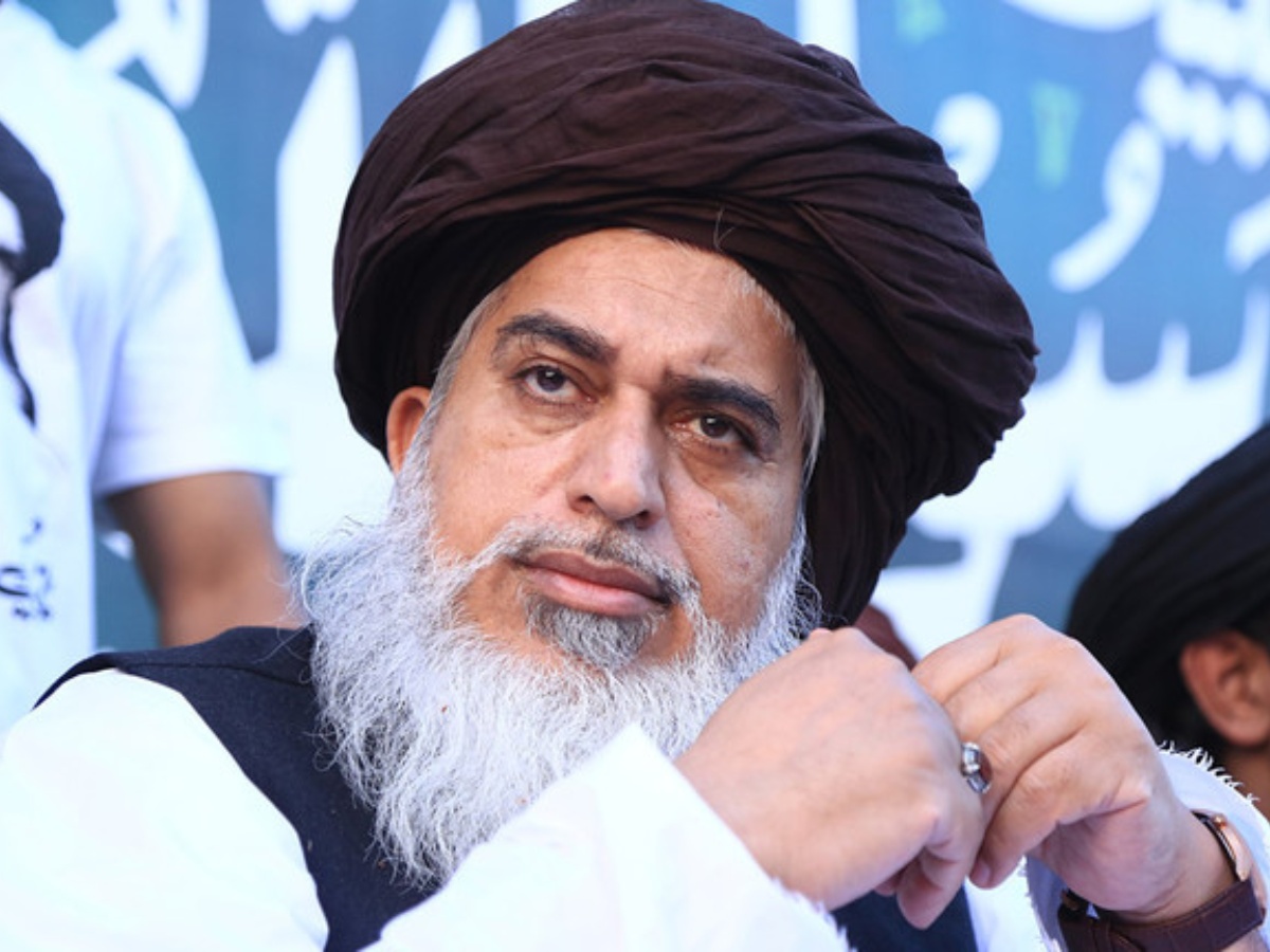 पाकिस्तान में फिर दिखी आतंक की दहशत! शहबाज सरकार ने आतंकी संगठन TLP पर लगाया बैन पाकिस्तान में फिर दिखी आतंक की दहशत! शहबाज सरकार ने आतंकी संगठन TLP पर लगाया बैन