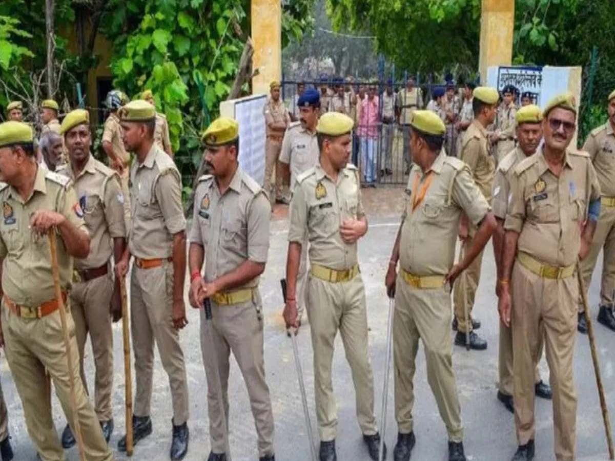 Kasganj में क्यों हुई दो समुदाय के बीच Firing, 5 घायल, जानें पूरा मामला? Kasganj में क्यों हुई दो समुदाय के बीच Firing, 5 घायल, जानें पूरा मामला?