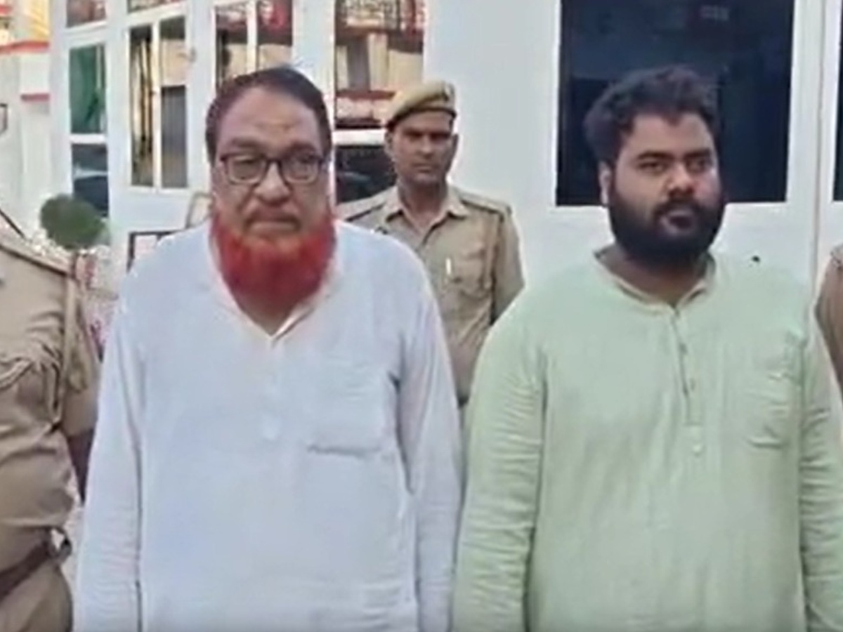 मौलाना तौकीर रजा के करीबी पर नई मुसीबत; नफीस और उनकी बीवी पर वक्फ संपत्ति कब्जाने पर FIR! मौलाना तौकीर रजा के करीबी पर नई मुसीबत; नफीस और उनकी बीवी पर वक्फ संपत्ति कब्जाने पर FIR!