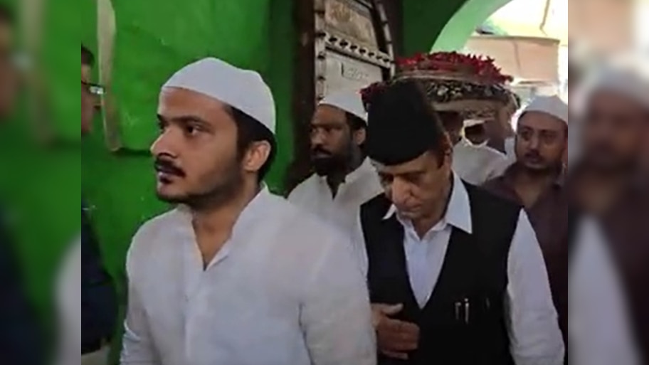 आजम खान ने लगाई गरीब नवाज की दरगाह पर हाजिरी, बोले- बहुत सताया, झूठे केस झेले अब...