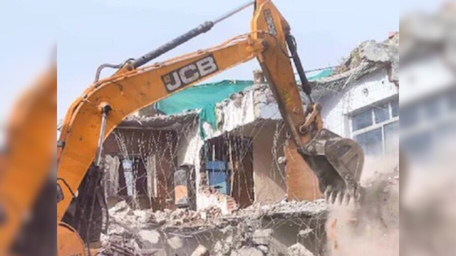 संभल के इस इलाके में गरीबों का आशियाना तोड़ने की तैयारियां पूरी, ठंडक से पहले बेघर होने का मंडराया खतरा