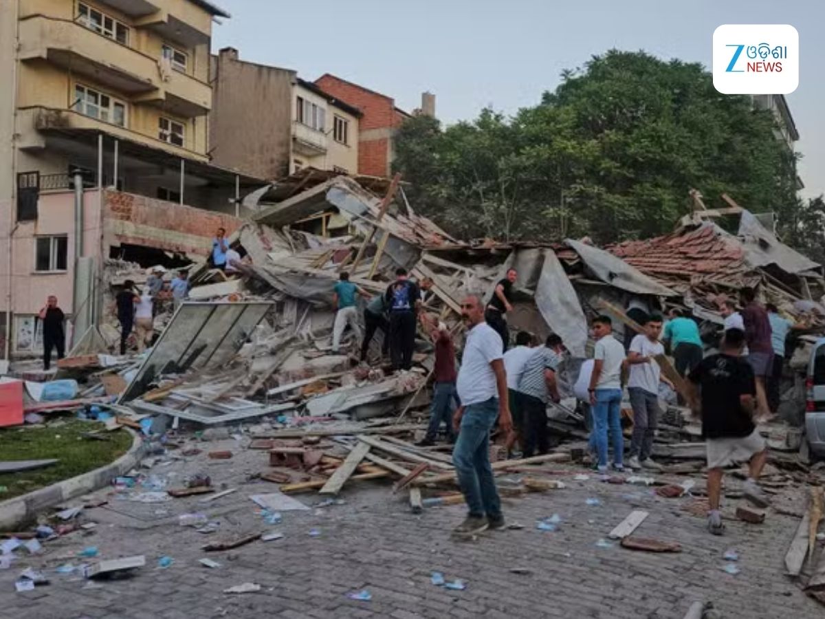 Turkey: ଭୂମିକମ୍ପରେ ଦୋହଲିଲା ତୁର୍କୀ Turkey: ଭୂମିକମ୍ପରେ ଦୋହଲିଲା ତୁର୍କୀ