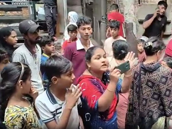 Delhi News: पत्नी से छेड़खानी के विरोध में अकबर अली की चाकुओं से गोदकर हत्या