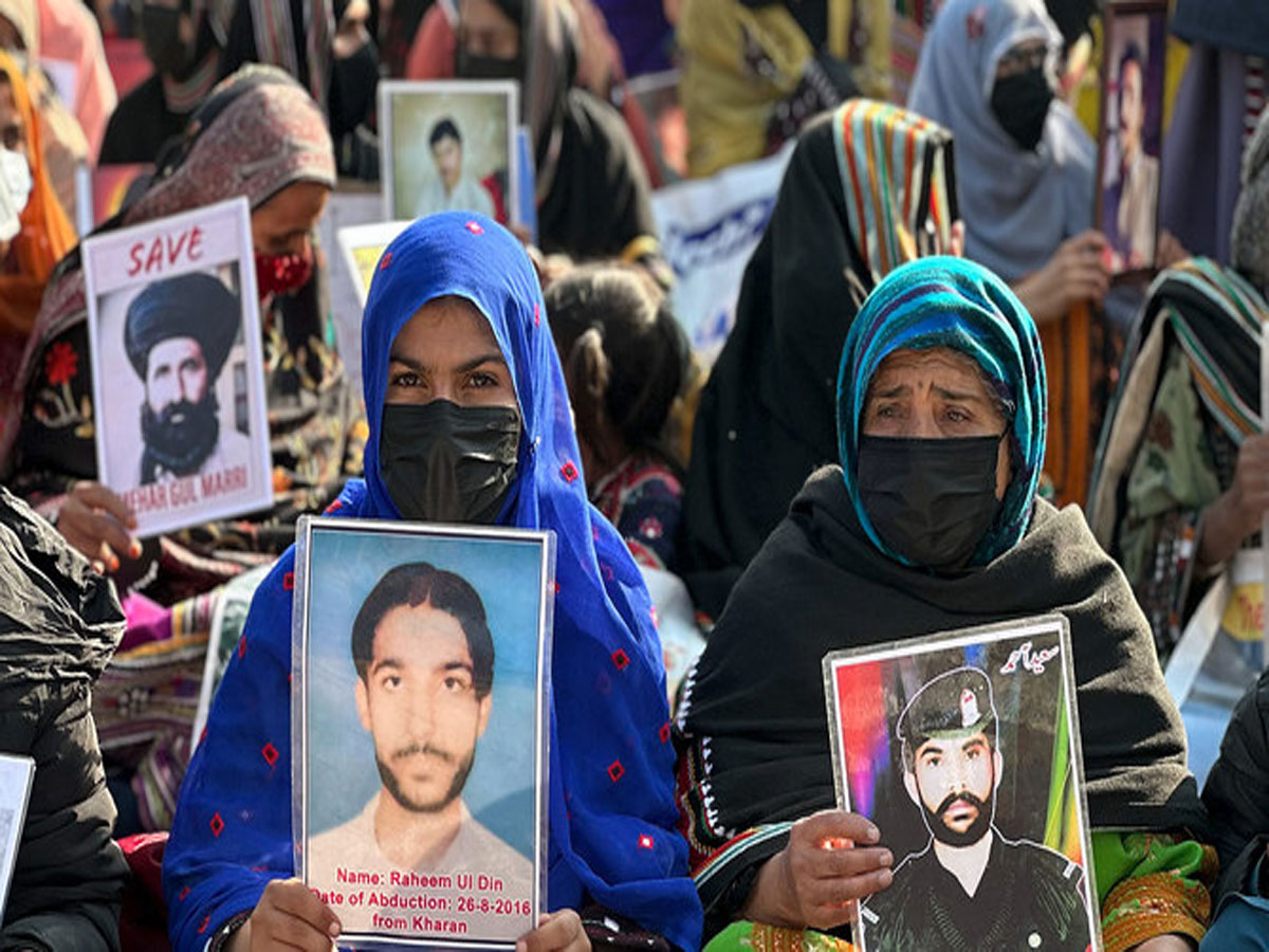 आंखों के सामने बेटे को छलनी होते देखा…, अब कोर्ट ने हत्यारे पाक सैनिक की फांसी को उम्रकैद में बदला आंखों के सामने बेटे को छलनी होते देखा…, अब कोर्ट ने हत्यारे पाक सैनिक की फांसी को उम्रकैद में बदला