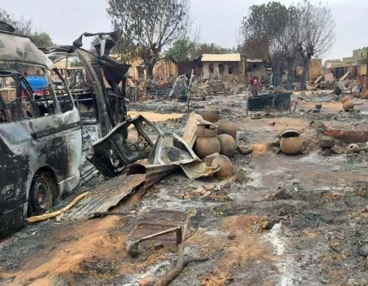 इस मुस्लिम देश में हो रहा नरसंहार, 2000 से ज्यादा लोगों को उतारा मौत के घाट इस मुस्लिम देश में हो रहा नरसंहार, 2000 से ज्यादा लोगों को उतारा मौत के घाट