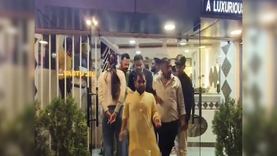 Ujjain: होटल में हिंदू संगठन का बवाल, गैर मज़हब की महिला संग रह रहे मुस्लिम शख्स को पीटा