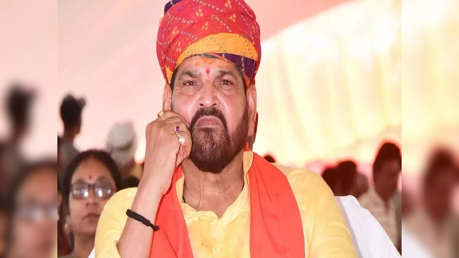 Muslim बच्ची की दुआ आई काम- BJP नेता बृजभूषण बोले, हेलीकॉप्टर हो जाता हादसे का शिकार