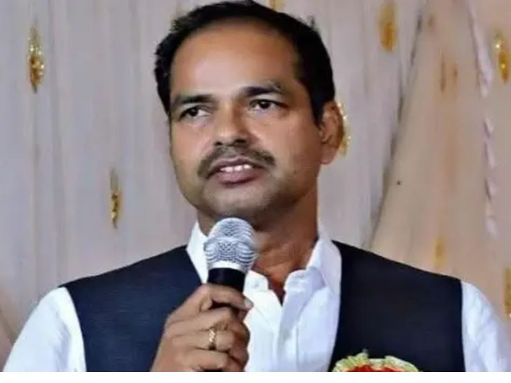 ପୀତବାସ ପଣ୍ଡା ହତ୍ୟା ମାମଲା: ମୁଖ୍ୟ ଅଭିଯୁକ୍ତଙ୍କୁ ଫୁଲବାଣୀ ଜୋଲ୍ ସ୍ଥାନାନ୍ତର; ୨ ବରିଷ୍ଠ ଓକିଲଙ୍କ ନାଁ ସୁପାରିସ ପୀତବାସ ପଣ୍ଡା ହତ୍ୟା ମାମଲା: ମୁଖ୍ୟ ଅଭିଯୁକ୍ତଙ୍କୁ ଫୁଲବାଣୀ ଜୋଲ୍ ସ୍ଥାନାନ୍ତର; ୨ ବରିଷ୍ଠ ଓକିଲଙ୍କ ନାଁ ସୁପାରିସ