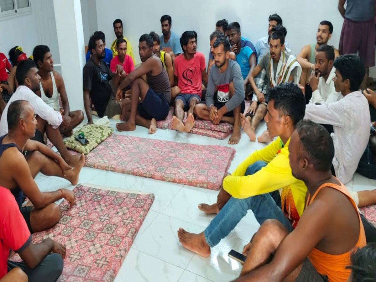 मुस्लिम देश ट्यूनीशिया में फंसे झारखंड के 48 मजदूर, लगाई वतन वापसी की गुहार मुस्लिम देश ट्यूनीशिया में फंसे झारखंड के 48 मजदूर, लगाई वतन वापसी की गुहार