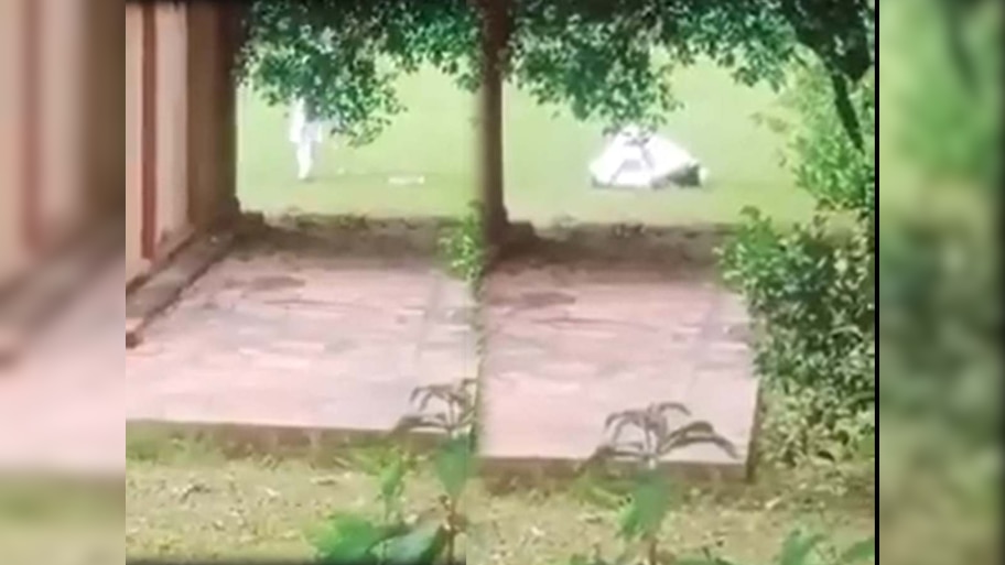 Taj Mahal के अहाते में नमाज पढ़ने पर भड़के हिंदू संगठन, ASI से कर डाली ये मांग