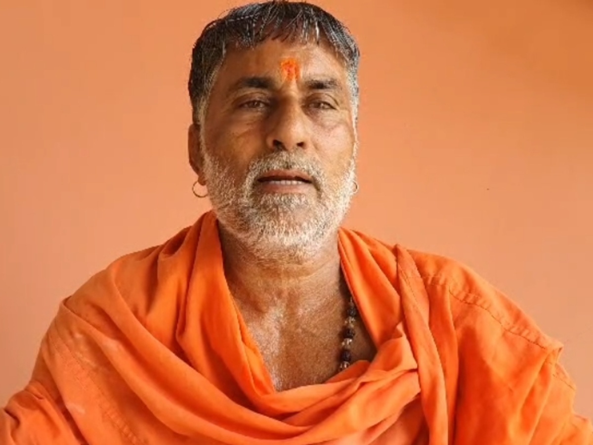 हापुड़ में स्वामी यशवीर ने उगला जहर; मेले को 'दूसरे धर्म वालों' से बताया खतरा! हापुड़ में स्वामी यशवीर ने उगला जहर; मेले को 'दूसरे धर्म वालों' से बताया खतरा!