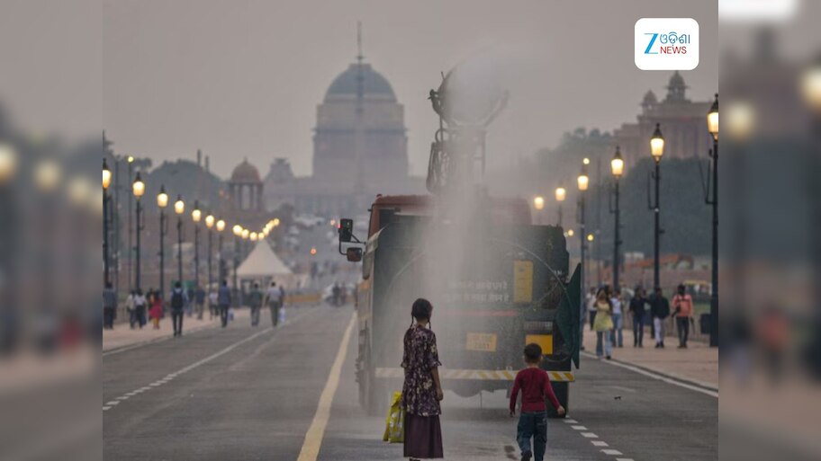Delhi Weather: ଦିଲ୍ଲୀରେ ବାୟୁମଣ୍ଡଳ ଏବେବି ବିଷାକ୍ତ, ବଢିବ ଥଣ୍ଡାର ପ୍ରକୋପ