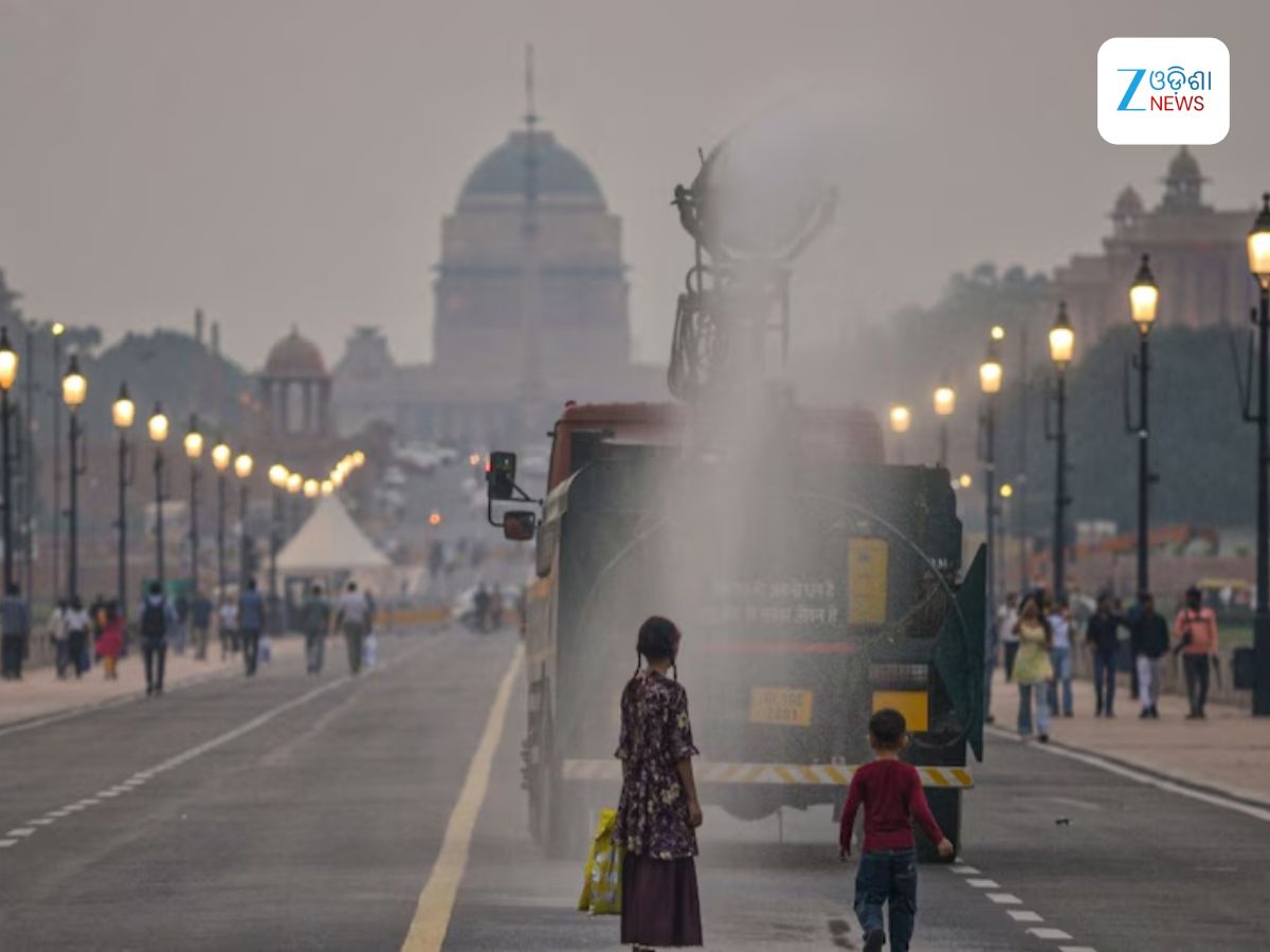 Delhi Weather: ଦିଲ୍ଲୀରେ ବାୟୁମଣ୍ଡଳ ଏବେବି ବିଷାକ୍ତ, ବଢିବ ଥଣ୍ଡାର ପ୍ରକୋପ Delhi Weather: ଦିଲ୍ଲୀରେ ବାୟୁମଣ୍ଡଳ ଏବେବି ବିଷାକ୍ତ, ବଢିବ ଥଣ୍ଡାର ପ୍ରକୋପ