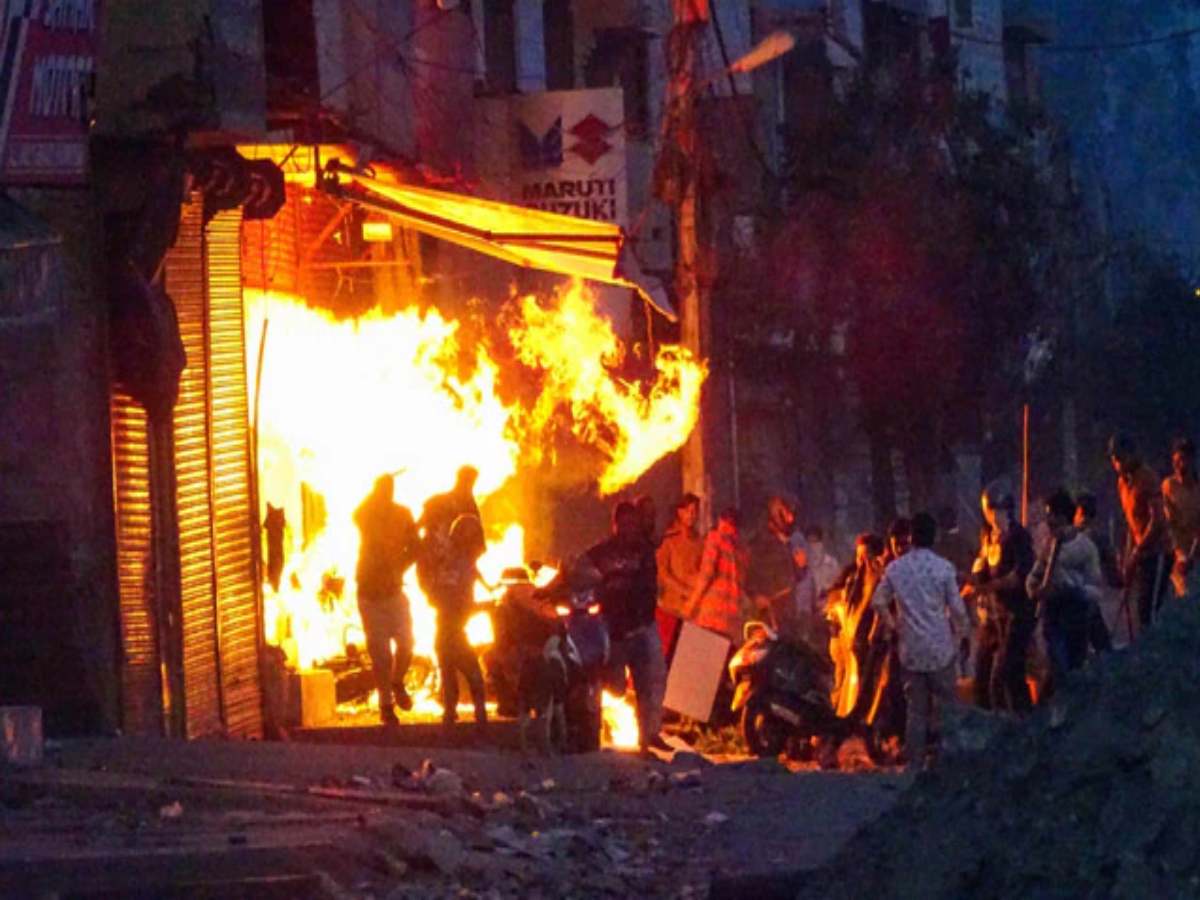 Delhi Riots: मोहम्मद की दुकान में की थी आगजनी; कोर्ट ने कपिल समेत 6 को सुनाई सज़ा Delhi Riots: मोहम्मद की दुकान में की थी आगजनी; कोर्ट ने कपिल समेत 6 को सुनाई सज़ा