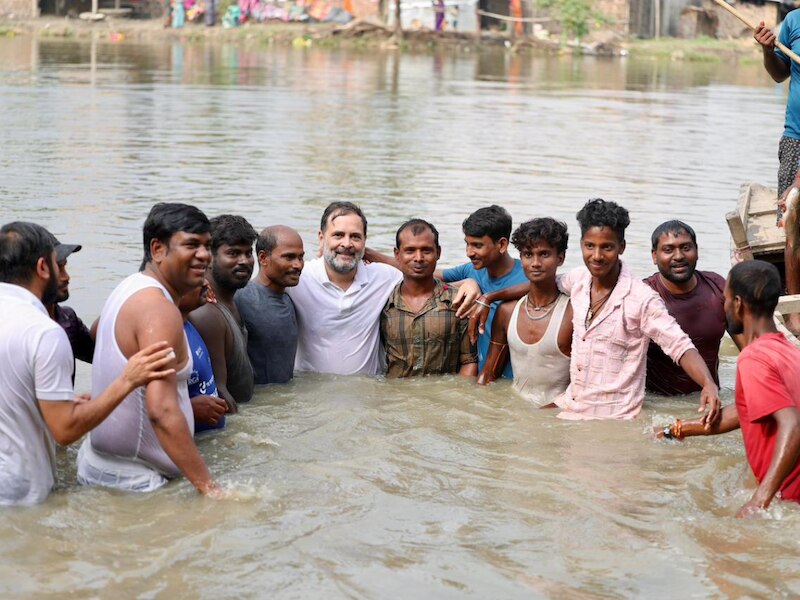 बेगूसराय में राहुल गांधी की जनसभा के बाद मछली पकड़ने पहुंचे