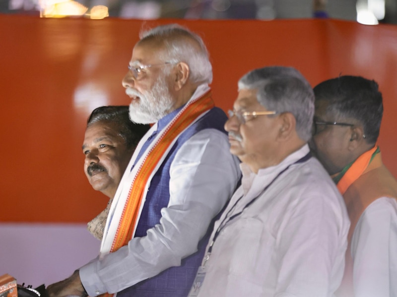 दिनकर गोलंबर पर दी श्रद्धांजलि, फिर शुरू हुआ रोड शो