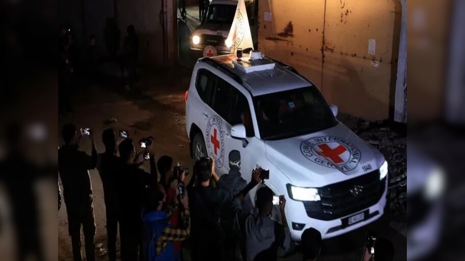 गाजा में बंदी बनाए गए तीन इजरायली नागरिकों के शव हमास ने लौटाए, तनाव बरकरार