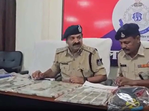  इमाम के भेष में मस्जिद में रह रहा था अपराधी, कमरे से 19 लाख के नकली नोट बरामद!   