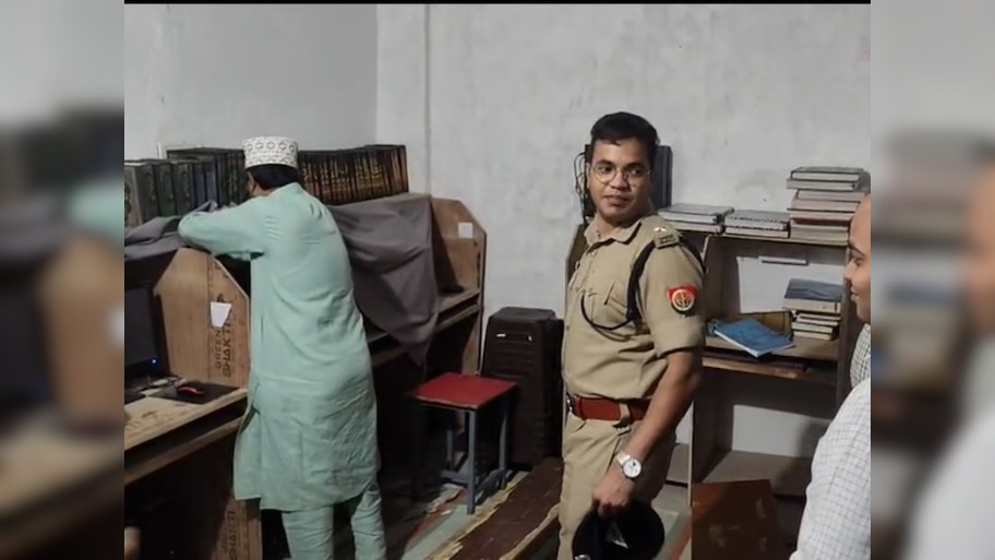 UP News: एक मौलाना के दो-दो पासपोर्ट; इंटेलिजेंस की लगी नज़र, विदेशी फंडिंग में अंदर!